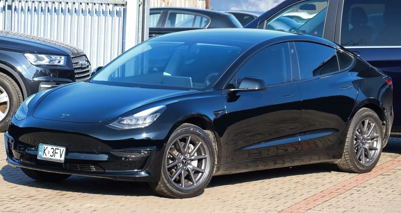 Tesla Model 3 cena 122000 przebieg: 30000, rok produkcji 2019 z Wieleń małe 704